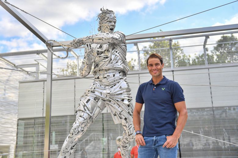 Roland-Garros - Rafael Nadal a désormais sa statue à Roland-Garros #Nadal #RG21 #RolandGarros #FrenchOpen #Statue #TV - TennisActu